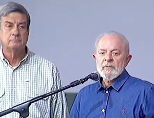 O Estadista e o Respeito: Lula Defende Prefeito de Oposição vaiado m Feira de Santana