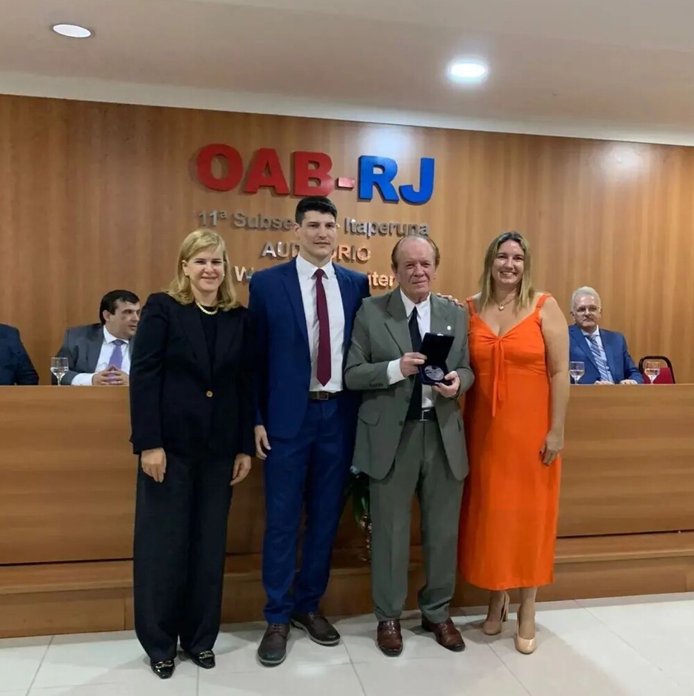 OAB entrega medalha Sobral Pinto ao Dr. Laércio Andrade de Souza pelos seus 50 anos de advocacia e inaugura a galeria dos ex-presidentes da OAB de Itaperuna