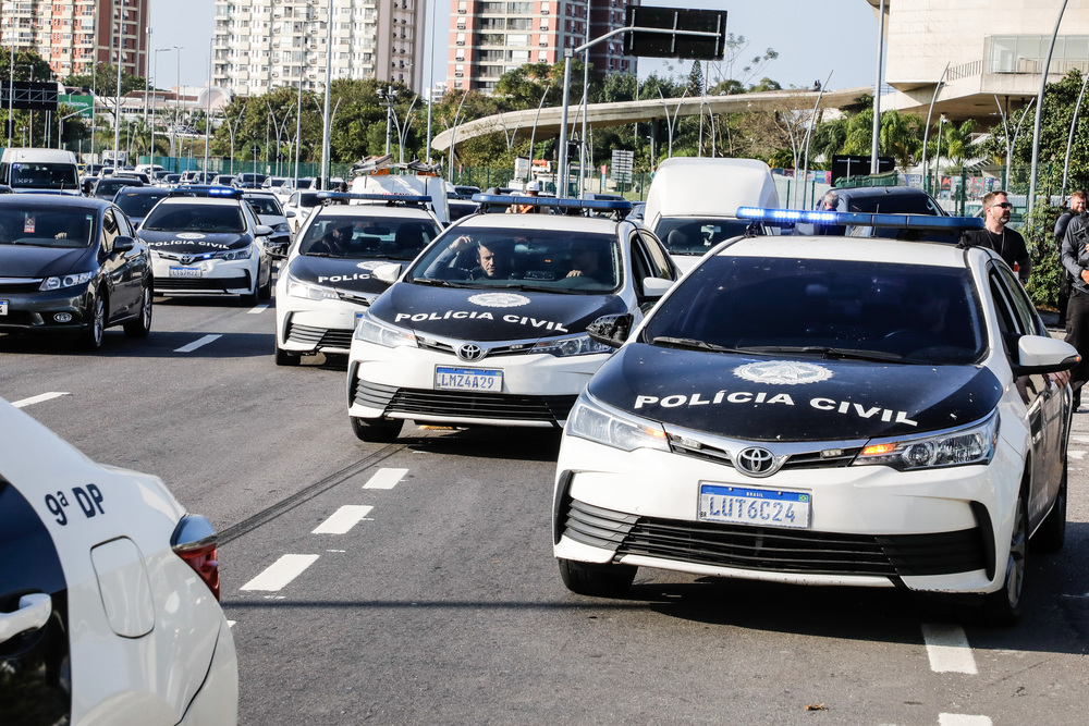 Ação Ordo na Barra da Tijuca: agentes realizaram 36 prisões e apreensões de materiais falsificados e impróprios para consumo até o momento