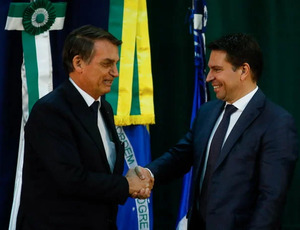 Reviravolta no STF: Bolsonaro e Ramagem liberados para se comunicar em meio à investigação da 