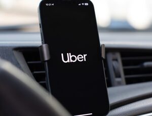 Justiça Obriga Uber a Indenizar Clientes por Objetos Perdidos