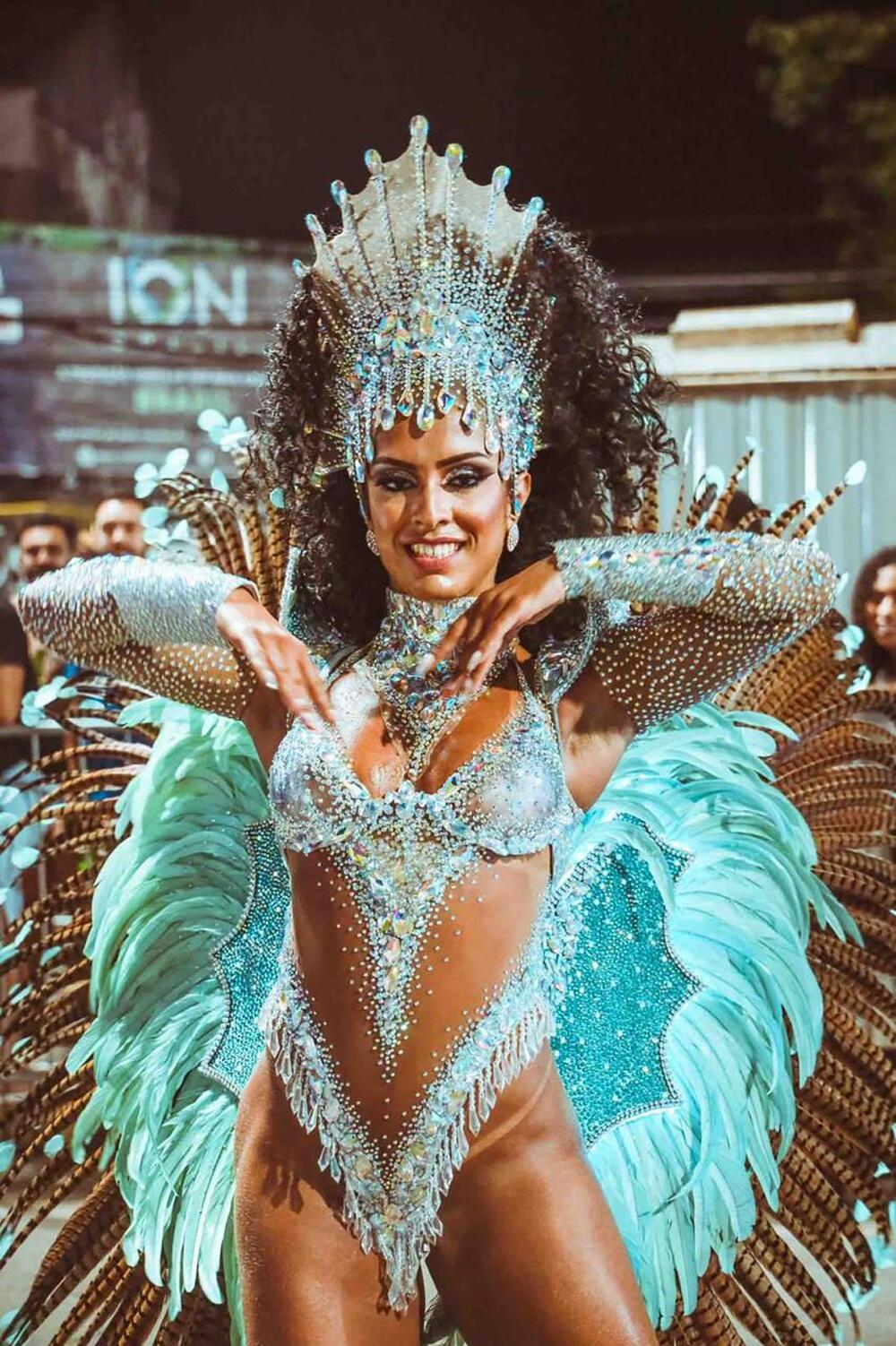 Patrícia Miranda Continua como Musa da União do Parque Acari para o Carnaval 2025 