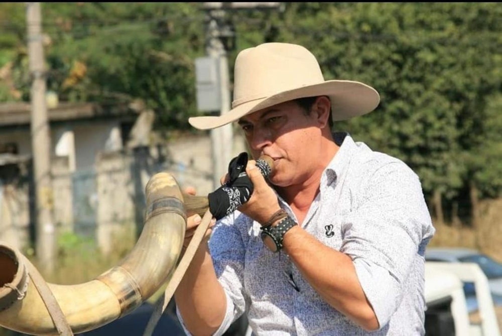 Vai ter quadrilha, vai ter rodeio de touro mecânico, e claro, vai ter Simprão Locutor