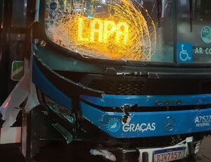 ASSISTA: Acidente com 1 ônibus e 20 carros interdita Praia do Flamengo e deixa 10 feridos