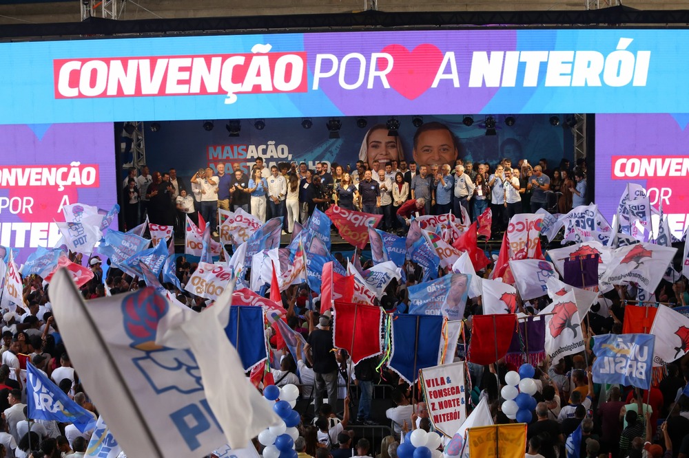 Rodrigo Neves é aclamado em convenção do PDT que reúne milhares em Niterói 