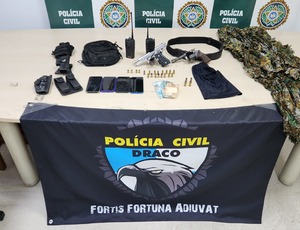 Forças de segurança do Estado prendem três milicianos que extorquiam comerciantes em Vargem Grande