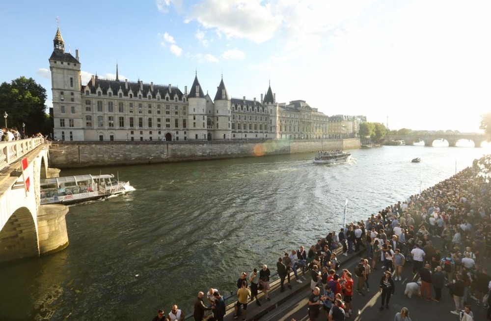 Jogos Olímpicos de Paris: Poluição no Sena cancela treinos de Triatlo 