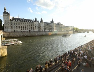 Jogos Olímpicos de Paris: Poluição no Sena cancela treinos de Triatlo 