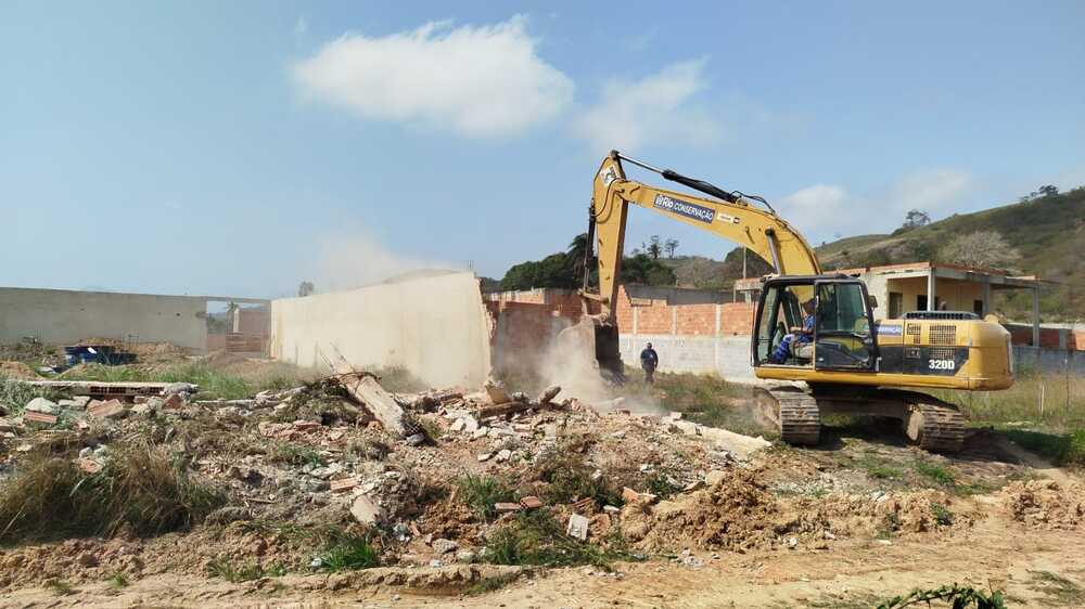 200 construções irregulares são demolidas na Zona Oeste do Rio