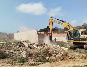 200 construções irregulares são demolidas na Zona Oeste do Rio