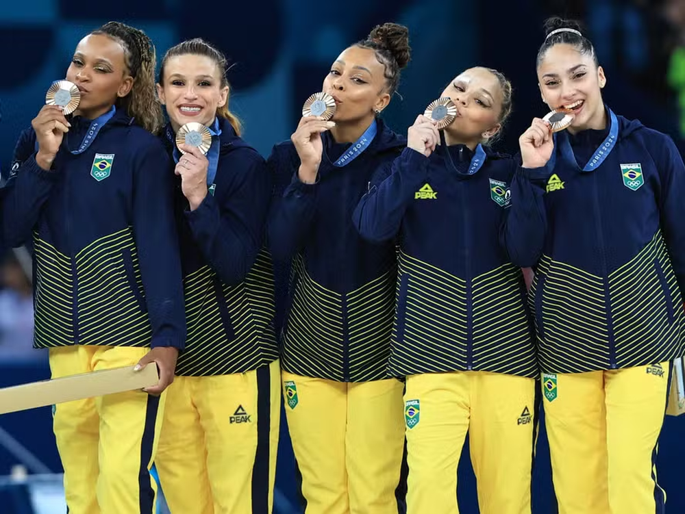 Equipe feminina de ginástica conquista bronze histórico em Paris