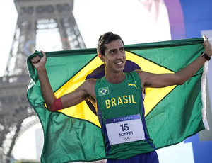 Caio Bonfim fatura prata inédita para o Brasil na marcha atlética