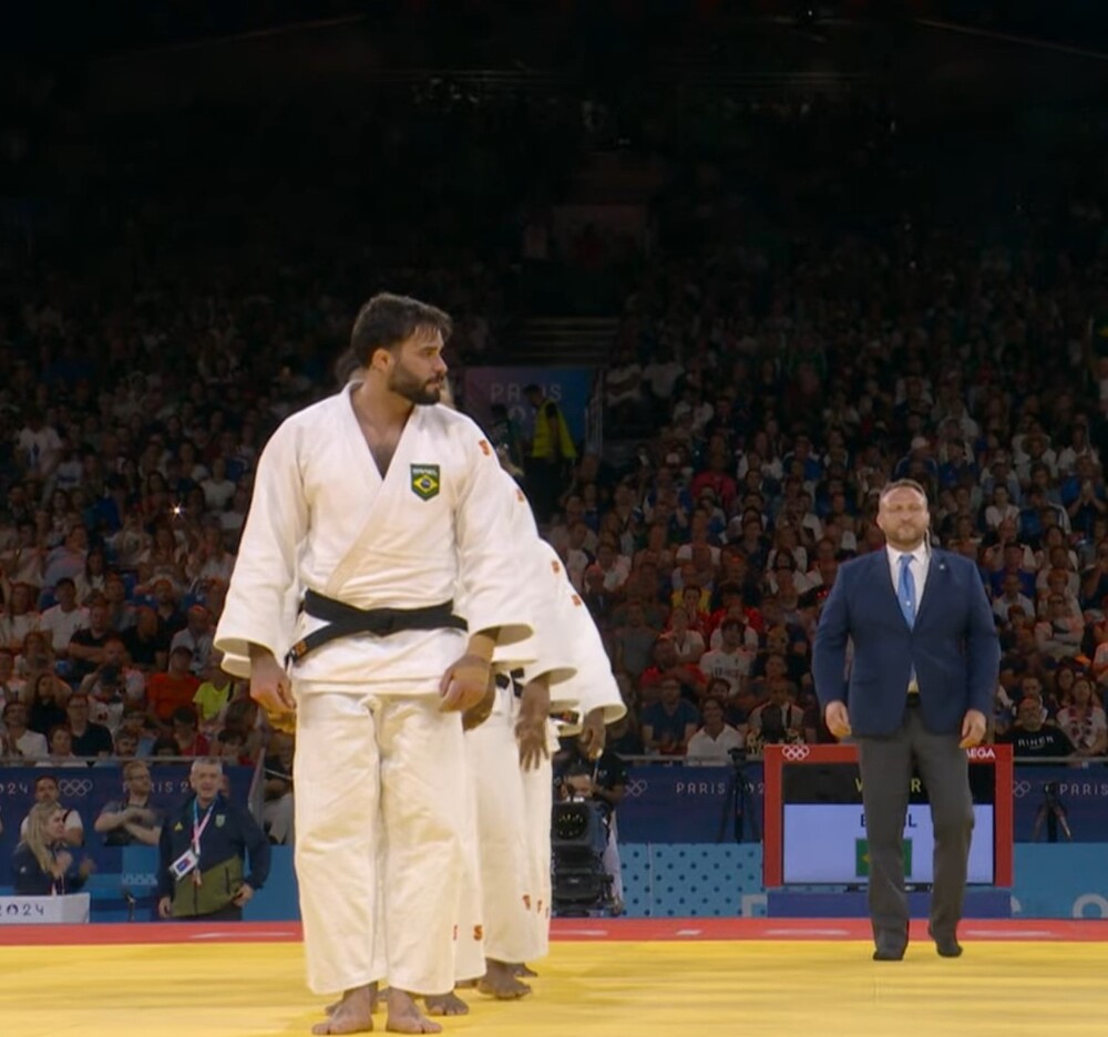 É DO BRASIL! Brasil vence a Itália e conquista medalha de BRONZE no judô por equipes.