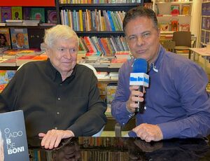 Boni compartilha sua trajetória no lançamento do Livro 'O Lado B do Boni' na Livraria Travessa