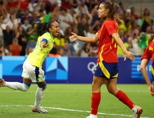 Brasil derrota Espanha e garante lugar na final do futebol feminino