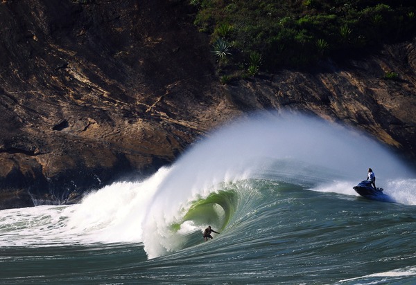 Itacoatiara Big Wave tem Sinal Amarelo com previsão de chegada de ondas grandes