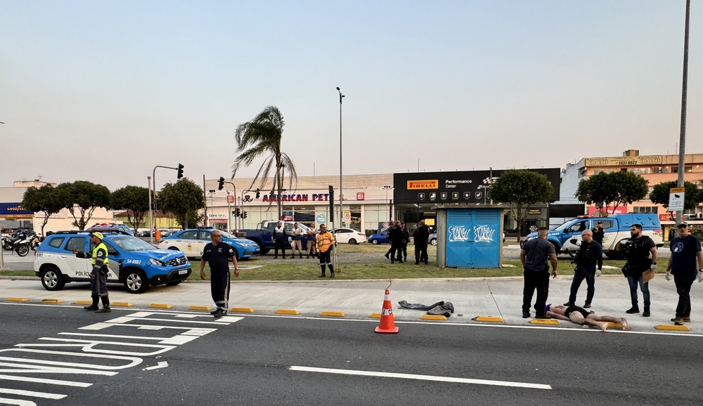 Fatalidade na faixa: PM atropela pedestre em via do BRT Sentido Recreio dos Bandeirantes 