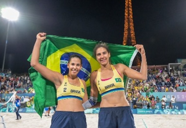 É ouro! Brasil vence o Canadá na final do vôlei de praia