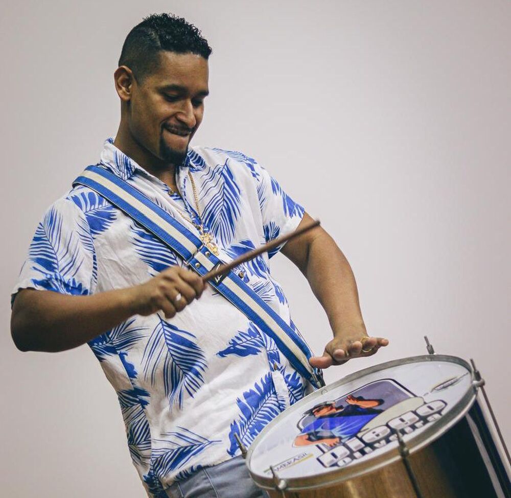 Diego Oliveira, Diretor de Bateria da Beija-Flor de Nilópolis, participa de workshop de percussão e Carnaval de inverno na Argentina