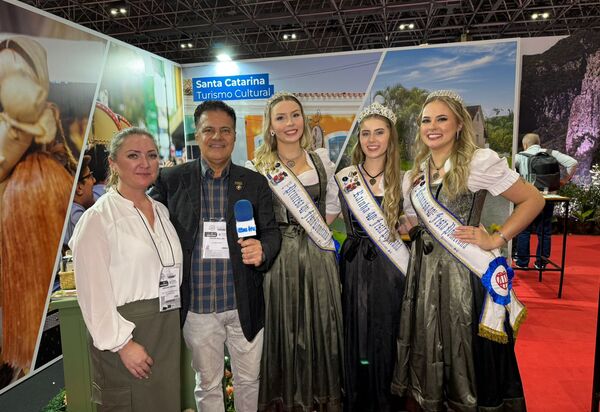 Cultura, Tradição e Fé: Gabriela, Maitê, Luana e Adriane representam Santa Catarina no 8º Salão de Turismo no RioCentro