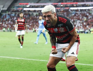 Flamengo cede empate ao Palmeiras no fim e desperdiça chance de assumir a liderança do Brasileiro