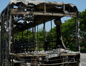 Fogo em ônibus virou modus operandi do crime no Rio, 436 veículos foram incendiados no estado em 10 anos