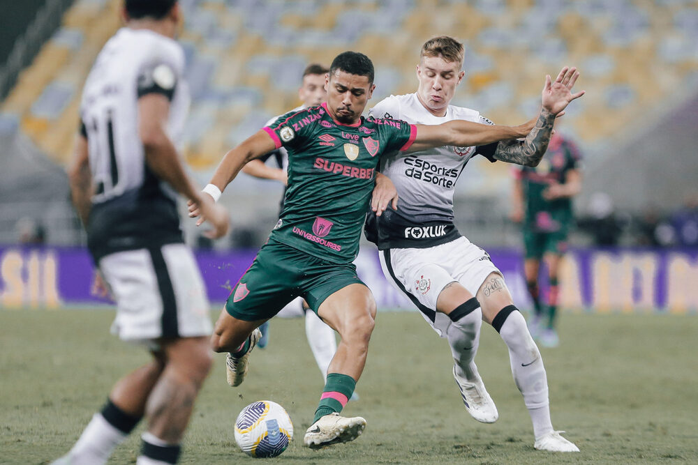 Fluminense e Corinthians empatam sem gols