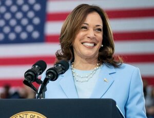 Kamala Harris lidera as pesquisas de intenção de voto nos EUA, mas margem permanece apertada