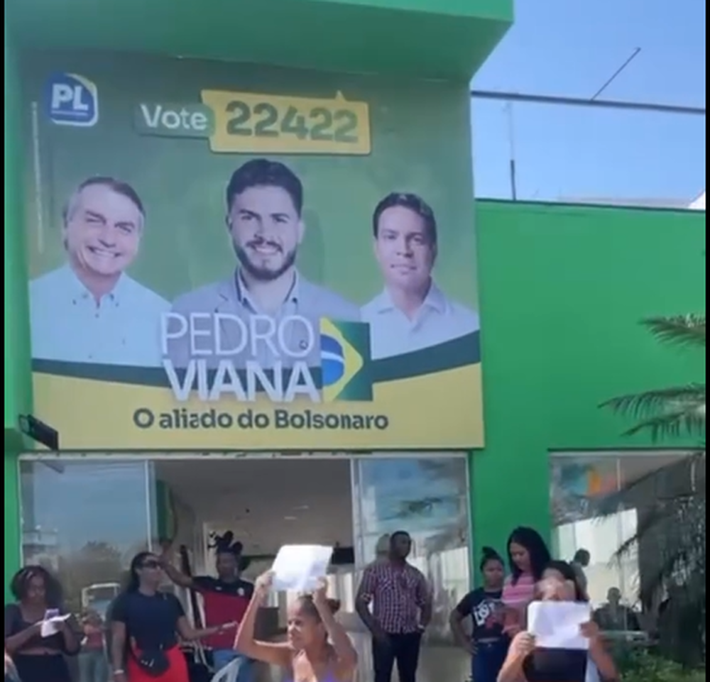 Protesto em Inhoaíba: Pedro Viana candidato a vereador do PL é acusado de calote por cabos eleitorais