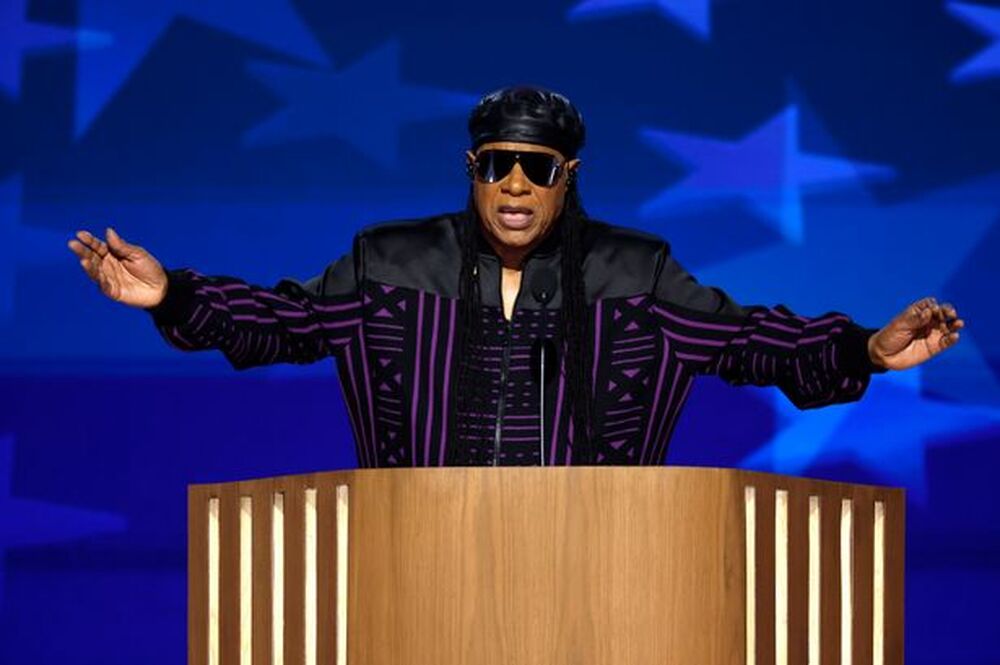 Cantor Stevie Wonder está com Kamala para presidente dos EUA com amor contra o ódio