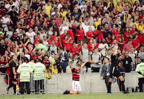 Flamengo vira para cima do Olympiacos e fica com título do Mundial Sub-20 no Maracanã