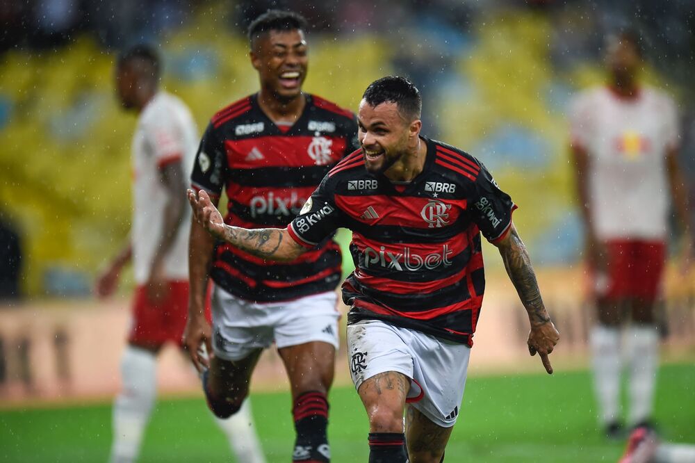 Michael reestreia com gol, defesa do Bragantino faz lambança e Flamengo vence no Maracanã