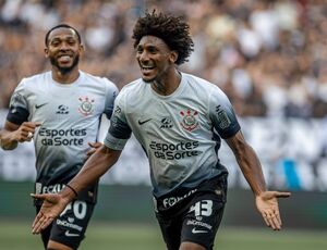 Corinthians vence por 2 x 1 e deixa o Flamengo mais longe do título do Brasileirão