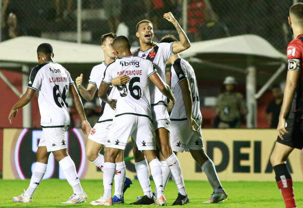 Vasco vence o Vitória no Barradão com gol de João Victor