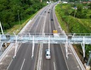 Pedágio da Rio-Santos: O Asfalto virou luxo e a estrada agora cobra até pela paisagem! Prepare o bolso, o humor e a paciência, porque só de olhar para a praia já vai R$ 7,90