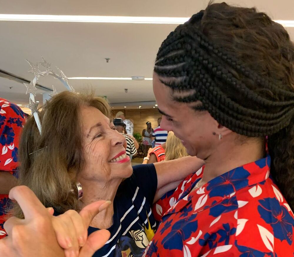 Madureira Shopping realiza mais um Baile Dançante com Dona Helô