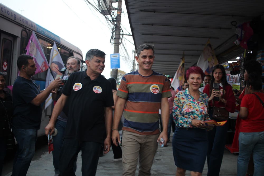 Fabiano Horta faz corpo a corpo ao lado do candidato Dimas Gadelha nas ruas de Alcântara 