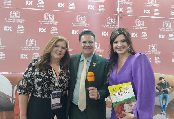 Mayana Neiva lança livro infantil e fala sobre sua carreira e novos projetos