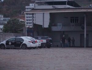 Policia Civil visita Comitê de Nel: Morte durante motociata do Prefeito de Itaperuna expõe tensões eleitorais e desencadeia investigação policial em carro suspeito com adesivos de Nel