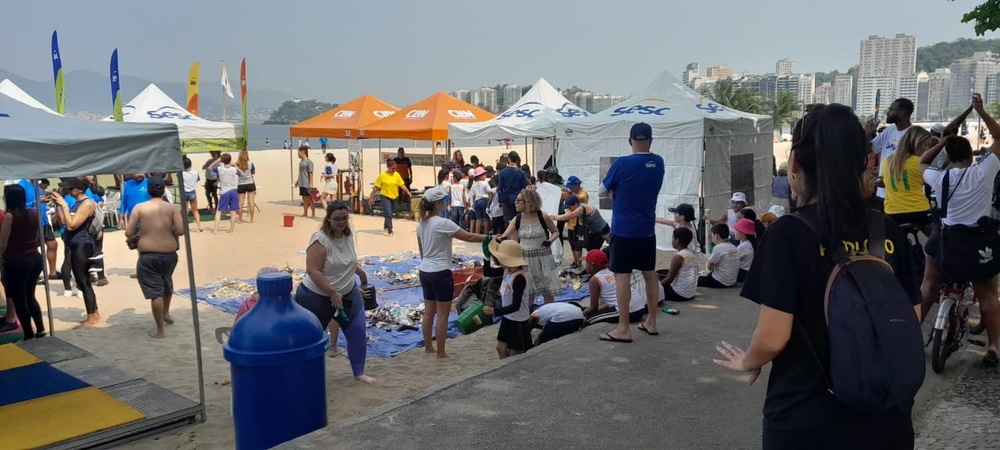 Niterói mobiliza voluntários e recolhe resíduos no Clean Up Day 2024