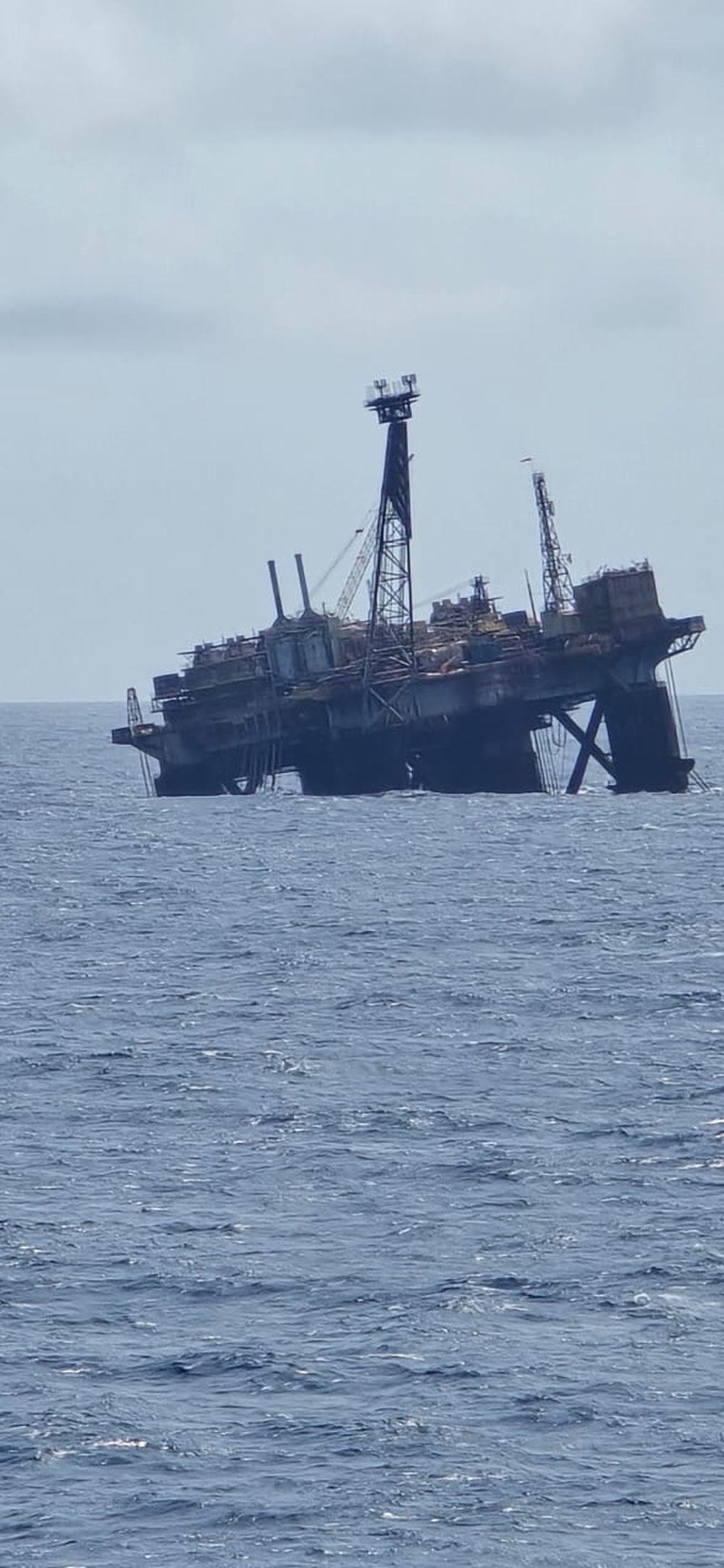 Plataforma da Petrobrás na Bacia de Campos sofre inclinação acidental; ninguém ficou ferido