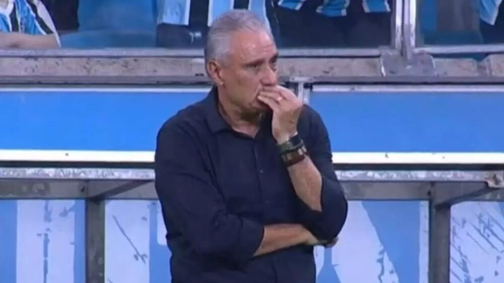 Flamengo escala time alternativo, perde para o Grêmio e fica longe do título