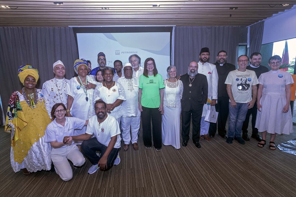 A orla de Copacabana recebeu no domingo (15) a 17ª edição da Caminhada em Defesa da Liberdade Religiosa, com a presença da ministra dos Direitos Humanos e da Cidadania, Macaé Evaristo