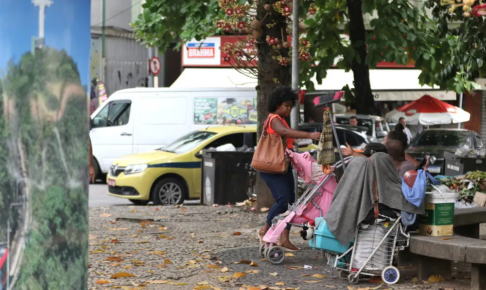 População de rua enfrenta dificuldades diante de políticas públicas precárias