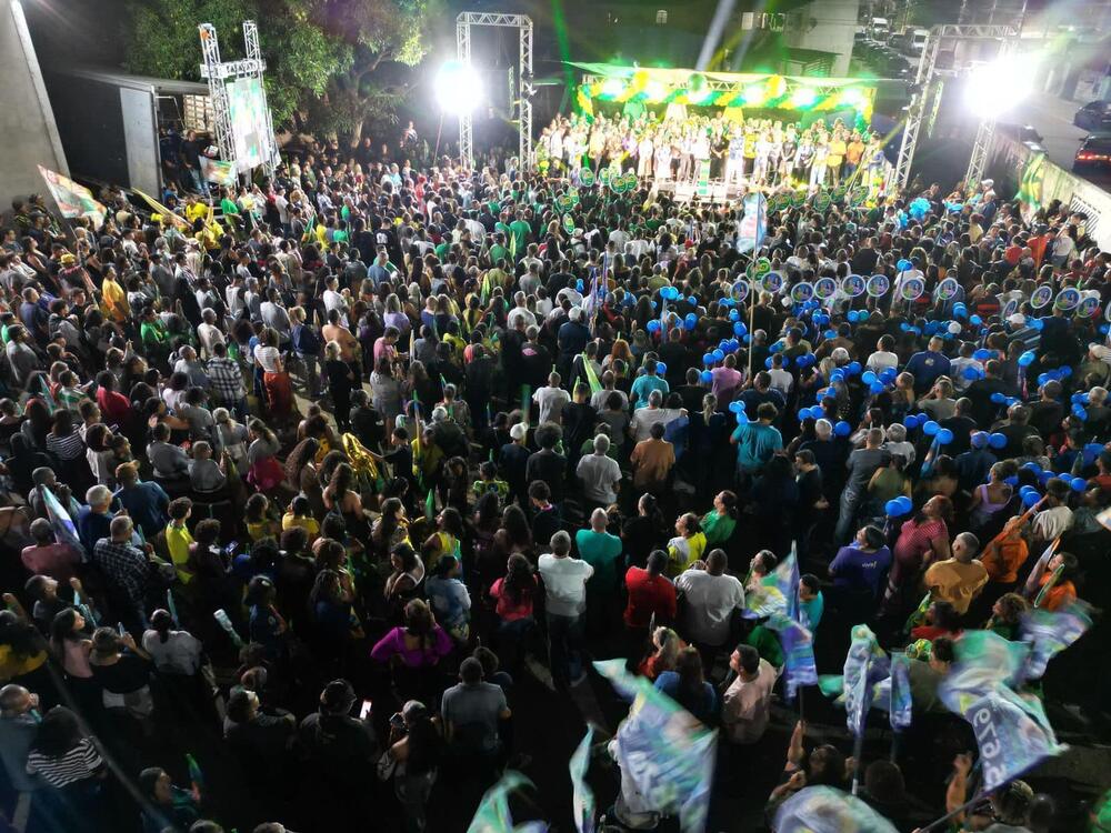 Daniela de Lívia comemora aniversário com grande comício no bairro Areal