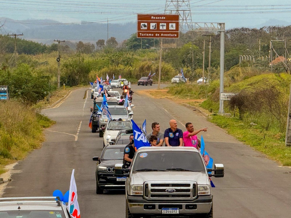 Carreata de Tande reúne cerca de dois mil veículos pelas ruas de Resende