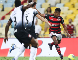 Na estreia de Filipe Luís, Flamengo vence Corinthians e abre vantagem nas semifinais da Copa do Brasil