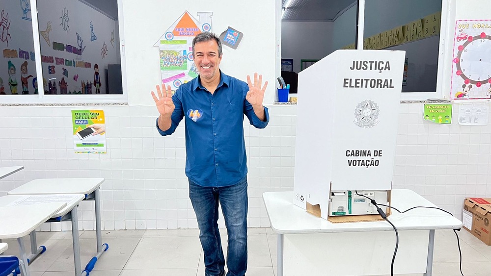 Vinícius Farah, candidato à Prefeitura de Três Rios pelo União Brasil, votou pela manhã no Centro da Cidade