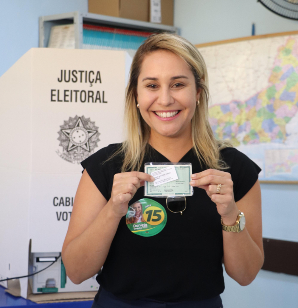 Candidata a prefeita de Araruama, Daniela de Lívia votou no Complexo Educacional Professor Darcy Ribeiro