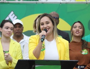 DANIELA DE LIVIA É ELEITA PREFEITA DE ARARUAMA COM MAIS DE 41 MIL VOTOS